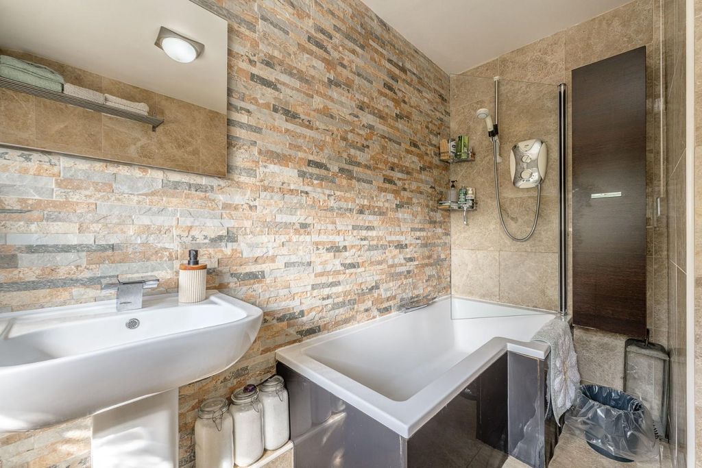Property photo 3 of 23 Bathroom 1