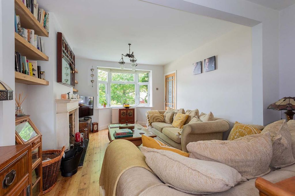 Property photo 3 of 16