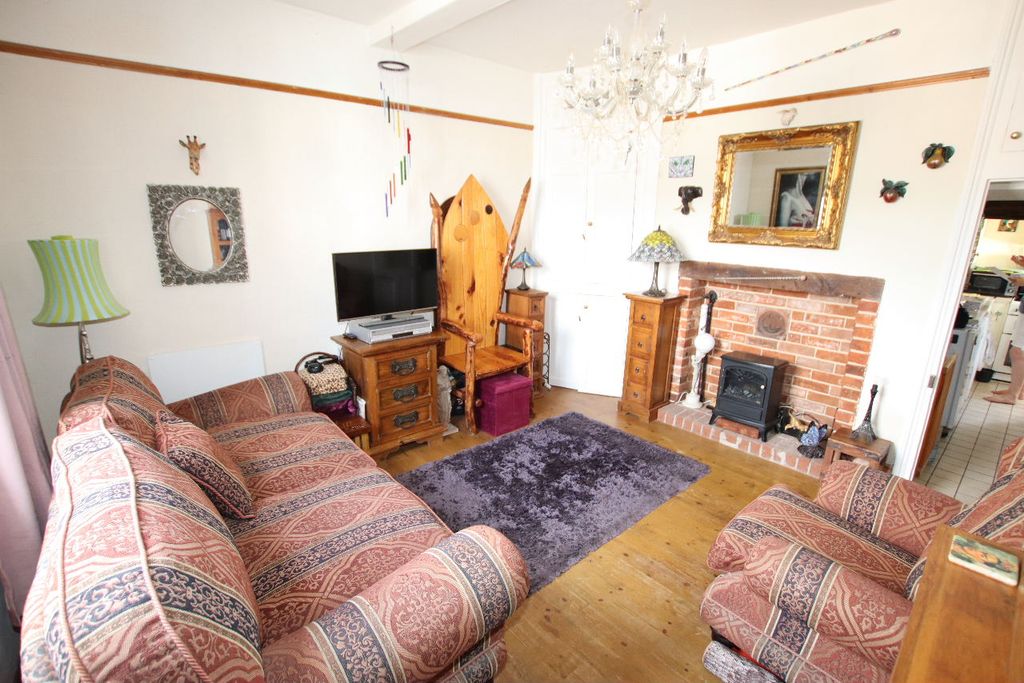 Property photo 1 of 20 High Street, Thorpe Le Soken
