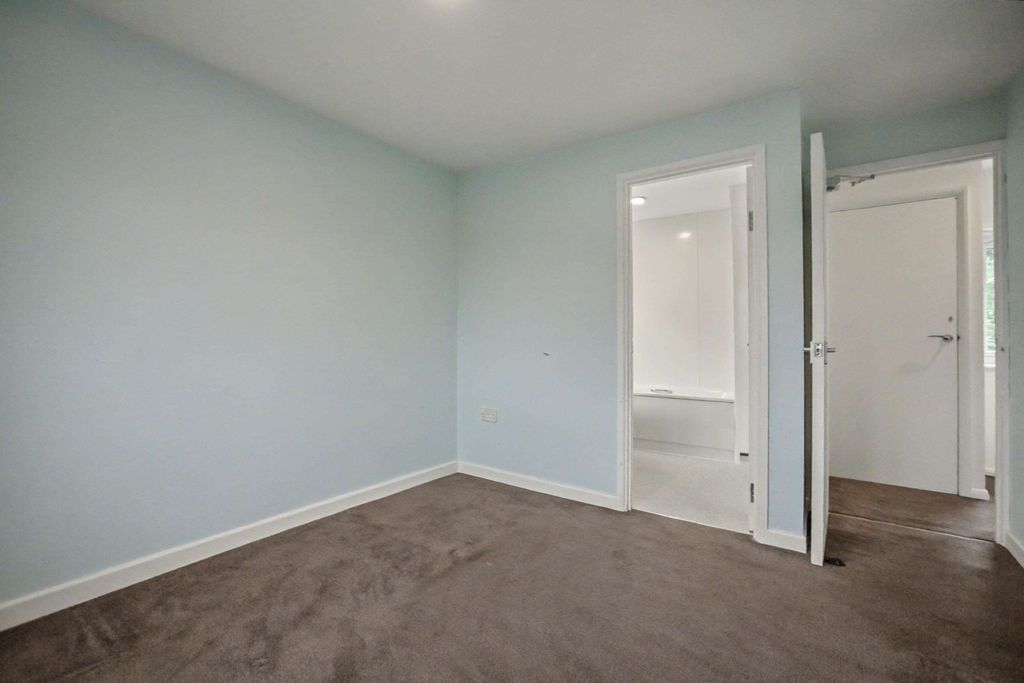 Property photo 3 of 18 31 Nevill Road, Snodland, Kent, Me6 5Hx