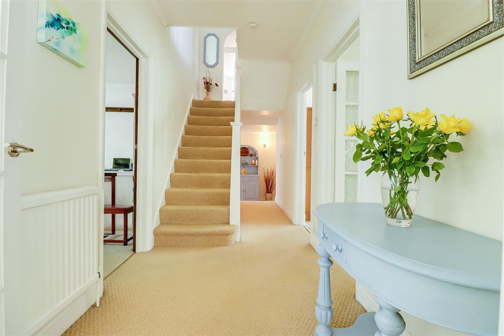 Property photo 3 of 37