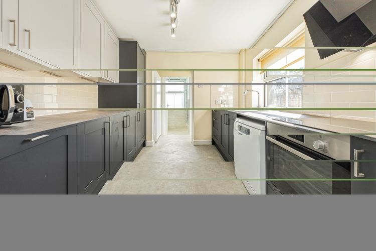 Property photo 2 of 11 303498