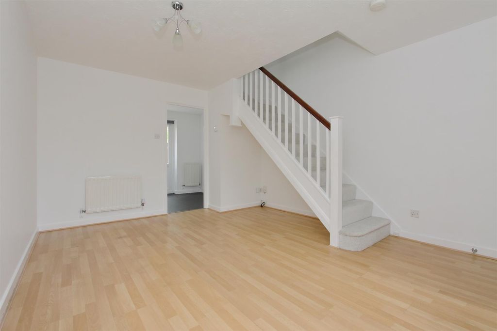 Property photo 2 of 15 55 Barons Mead (3).Jpg