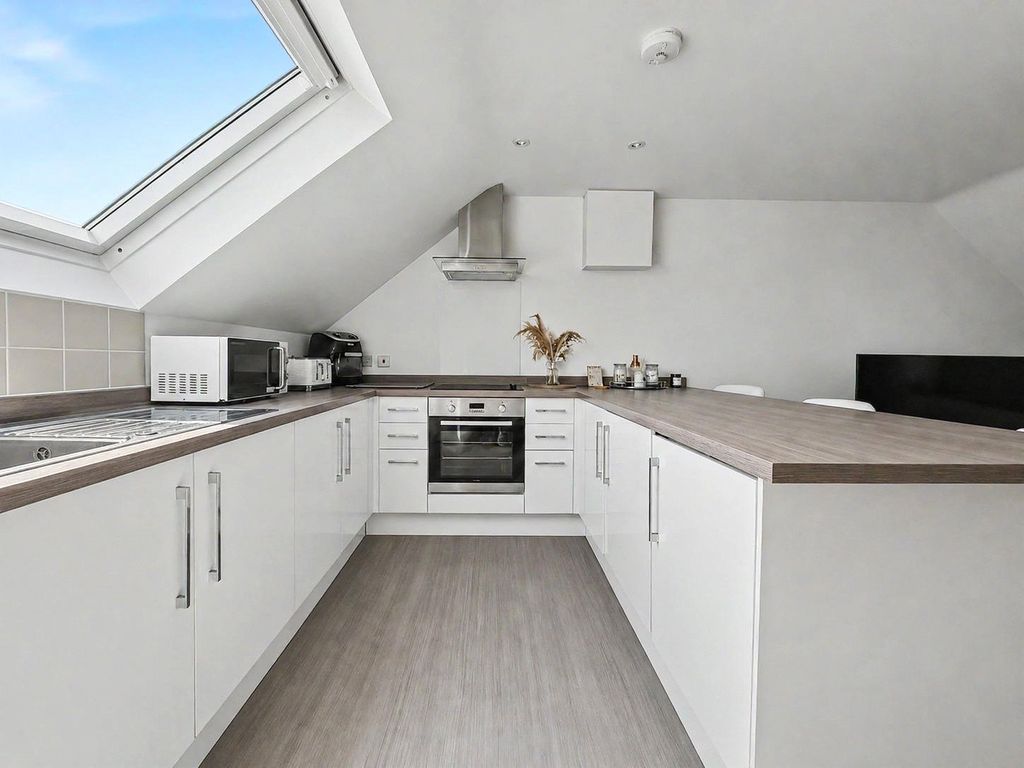 Property photo 3 of 16 Kitchen
