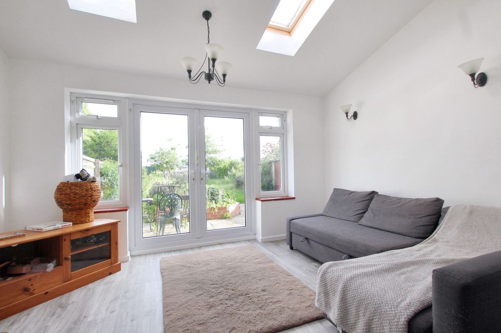 Property photo 2 of 14 Photo 3