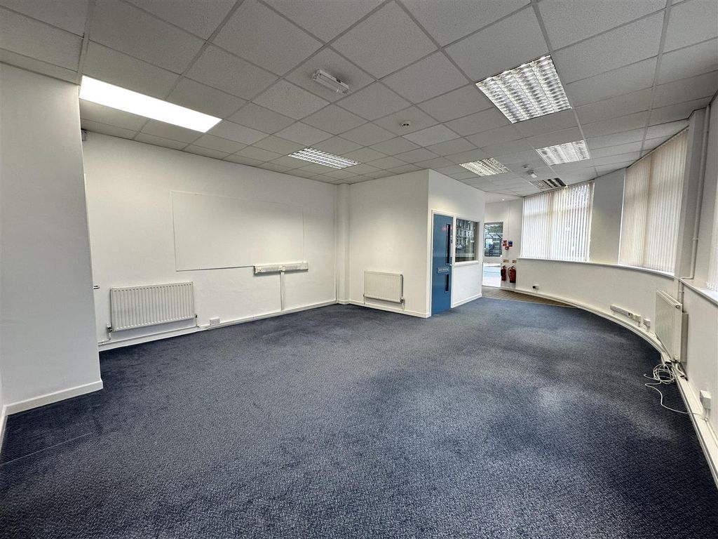 Property photo 3 of 19 Reception (Gf)