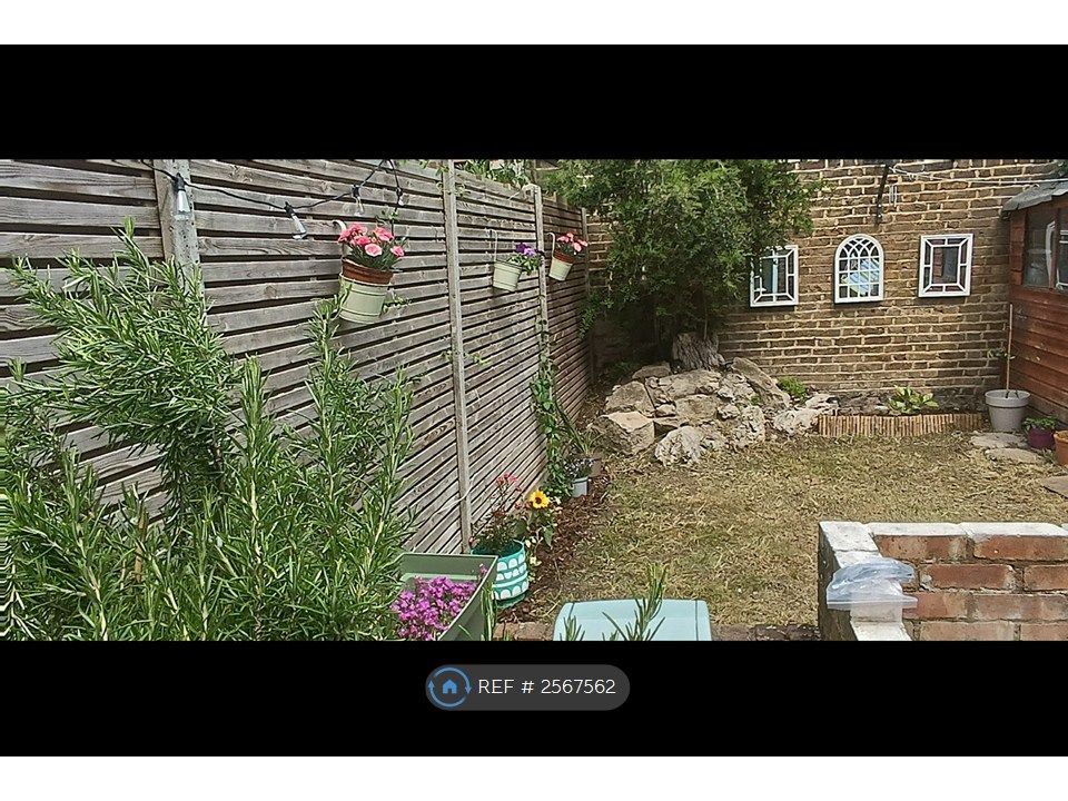 Property photo 3 of 8 Amazing Garden With Hammock