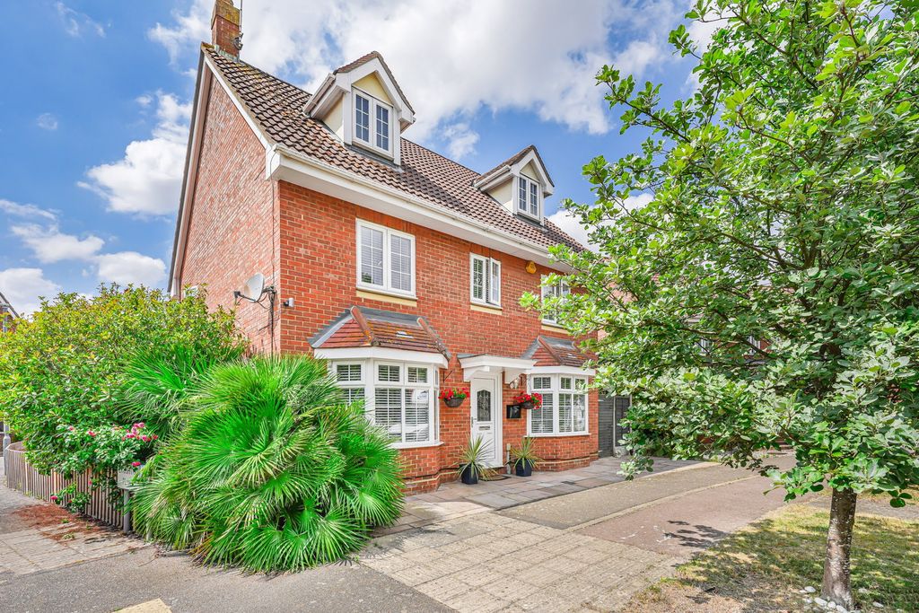 Property photo 1 of 32