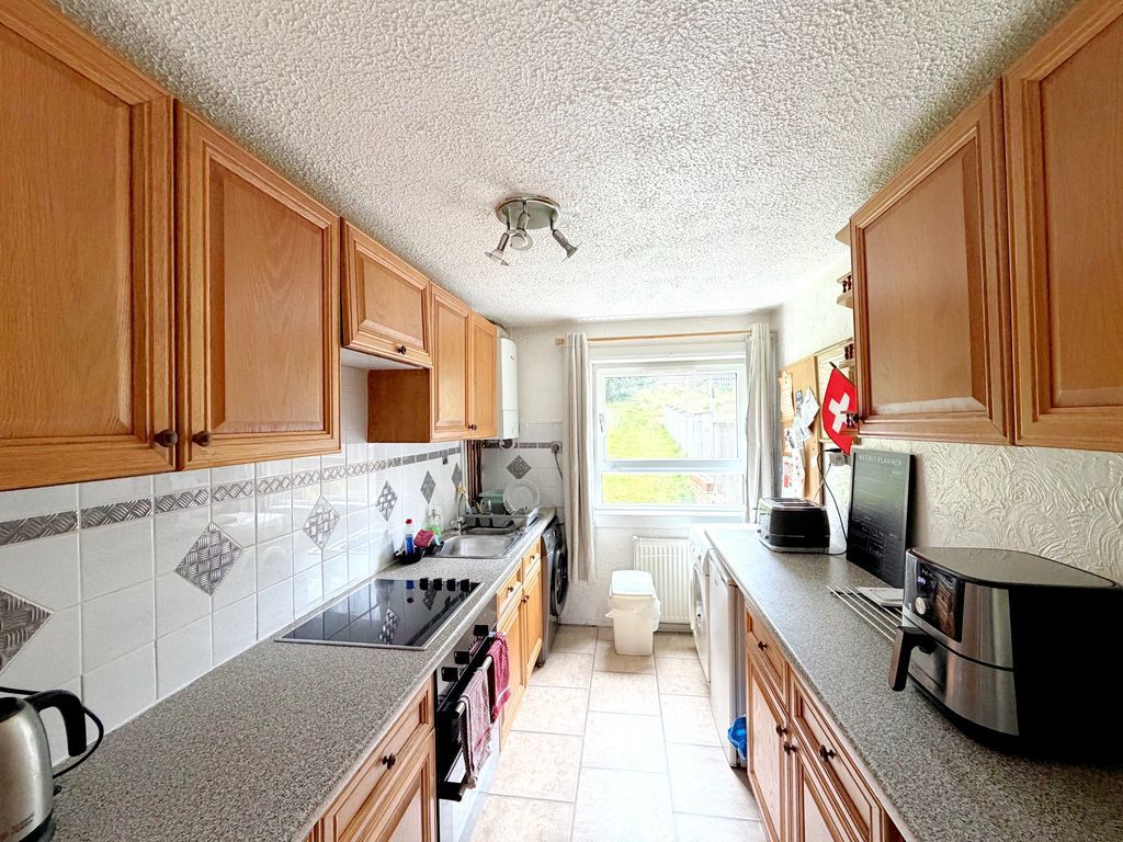 Property photo 3 of 7 Photo 4