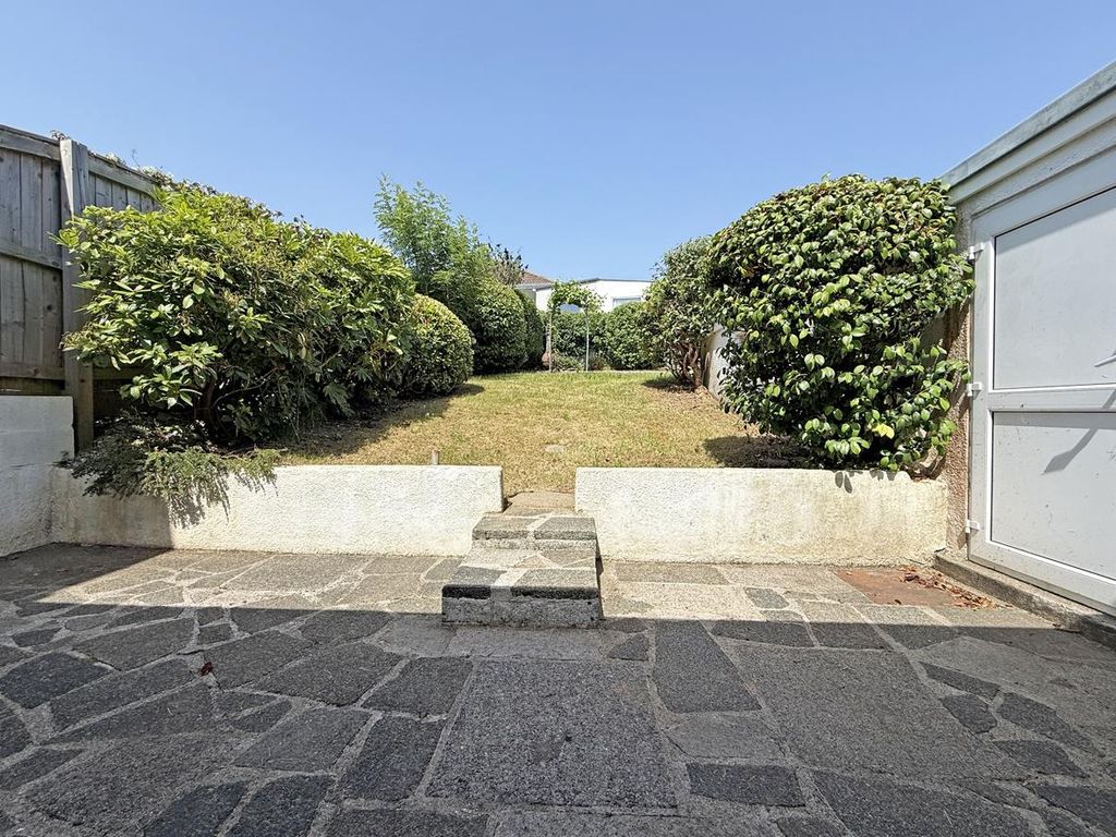 Property photo 2 of 21 Shirburn Road 52 - Garden Front.Jpg