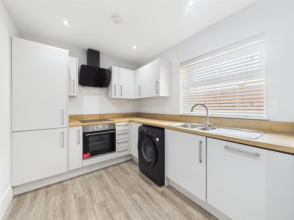 Property photo 3 of 8 Cam04063G0-Pr0069-Still004.Jpg