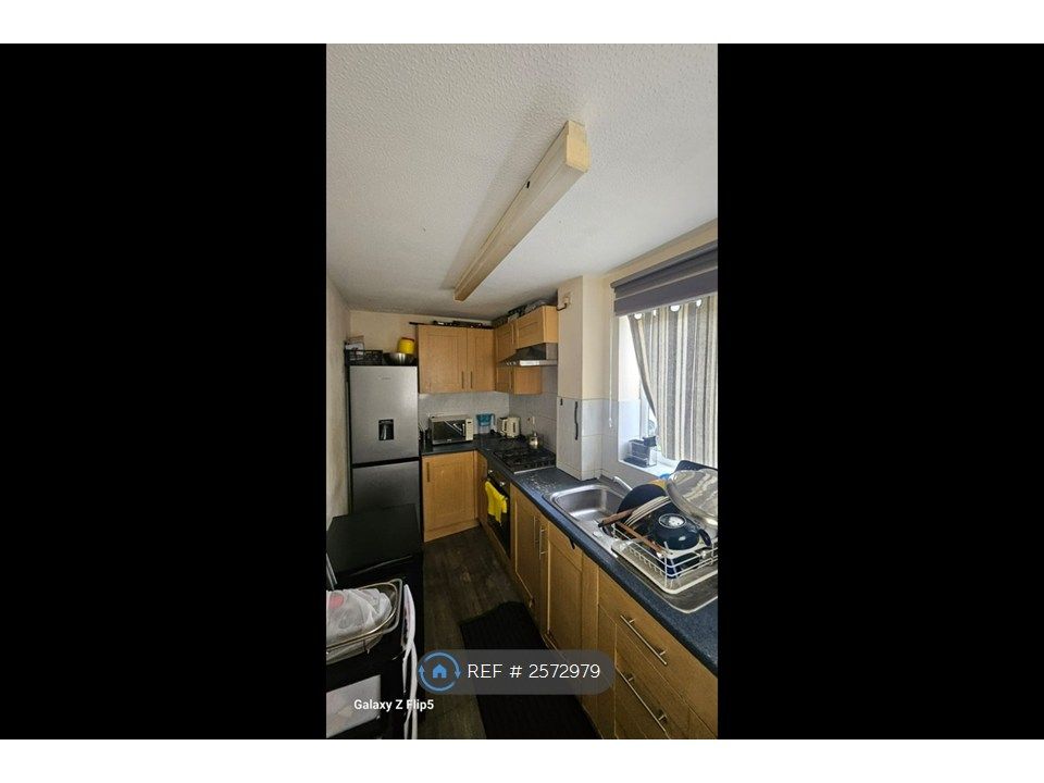 Property photo 2 of 8 Kitchen