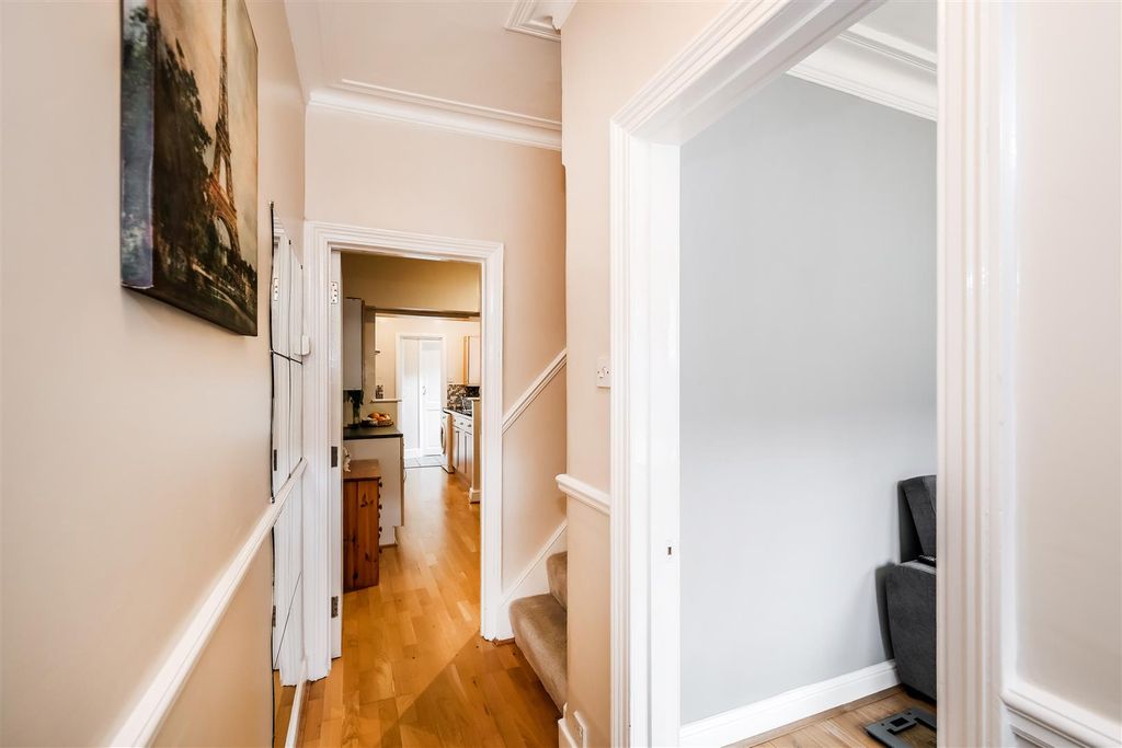 Property photo 2 of 19 Hall Split.Jpg