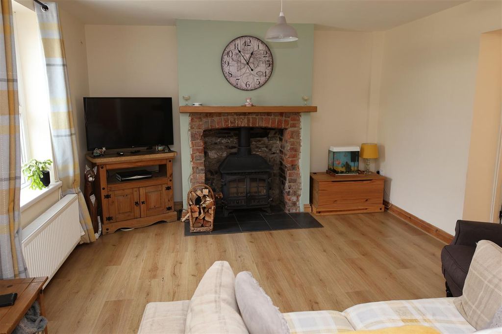 Property photo 3 of 15 Lounge