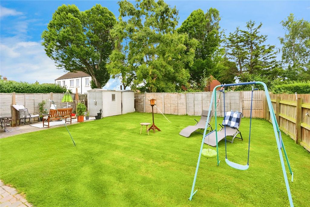 Property photo 3 of 11 External