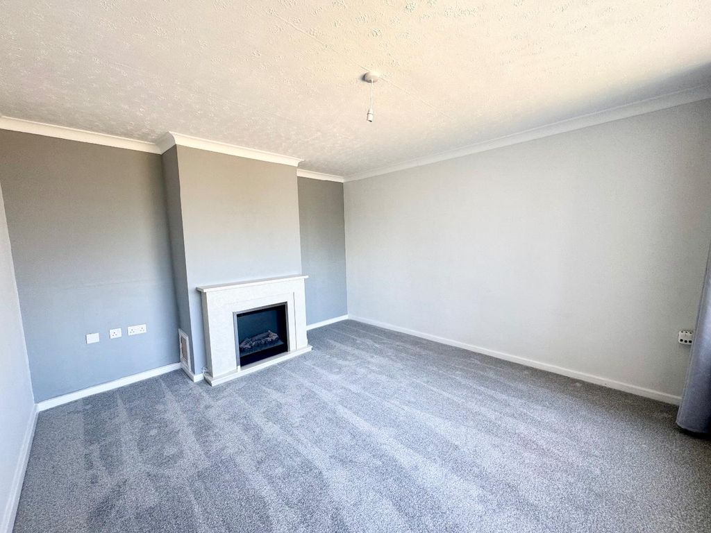 Property photo 2 of 14 Lounge