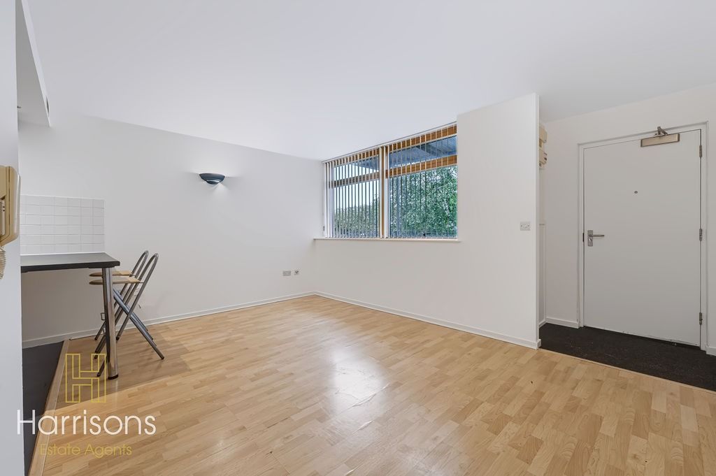 Property photo 2 of 17 5546094