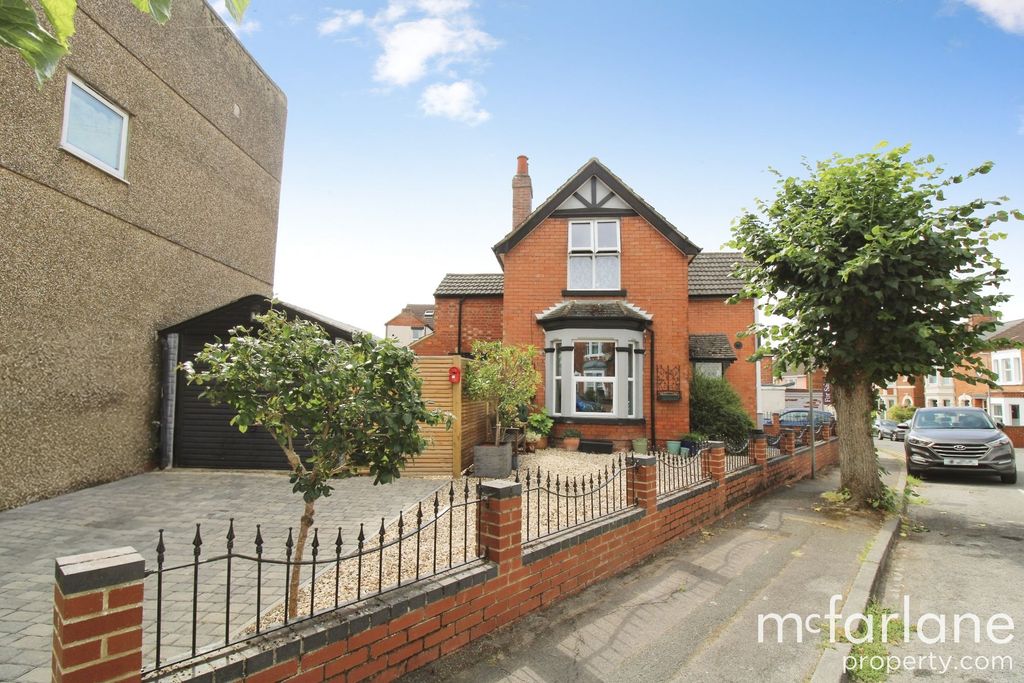 Property photo 1 of 17