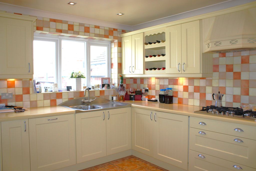 Property photo 2 of 17 Kitchen Area