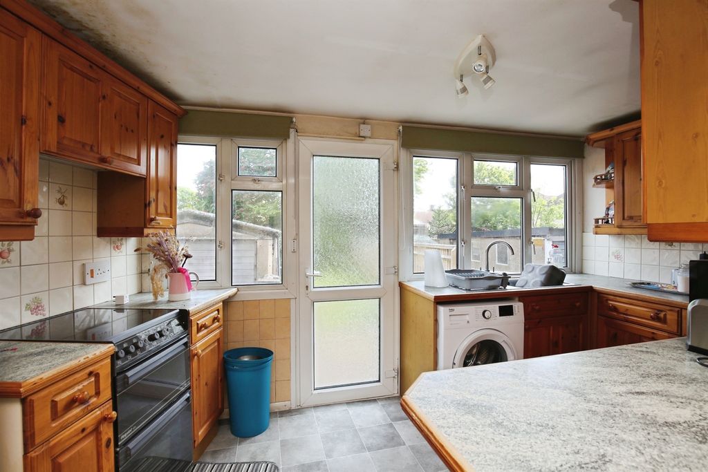 Property photo 3 of 16