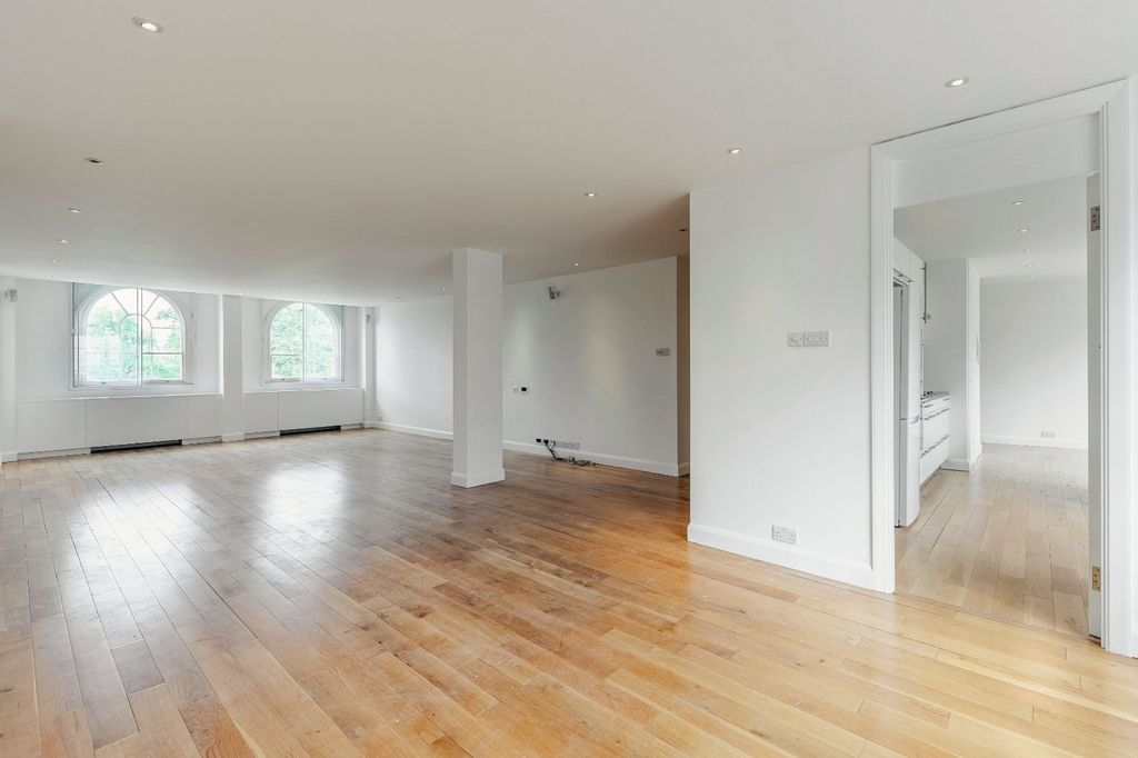 Property photo 2 of 16 Picture No. 12