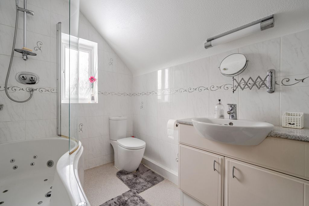 Additional image 17 of 4 bed detached house for saleShepherds Way, Liphook GU30