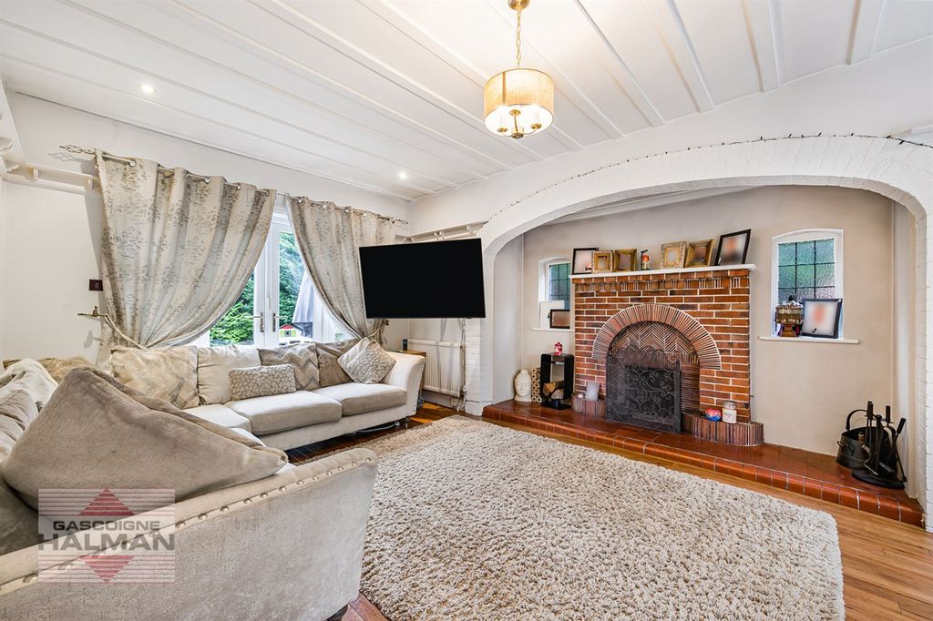 Property photo 3 of 20