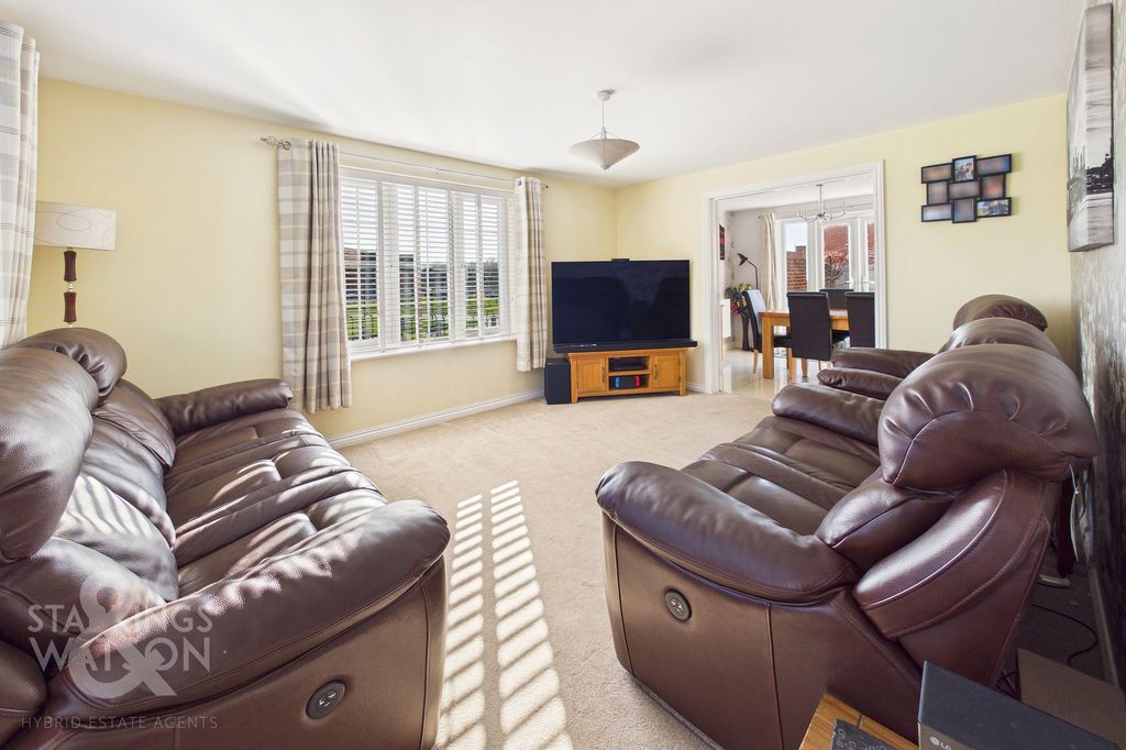 Property photo 2 of 31