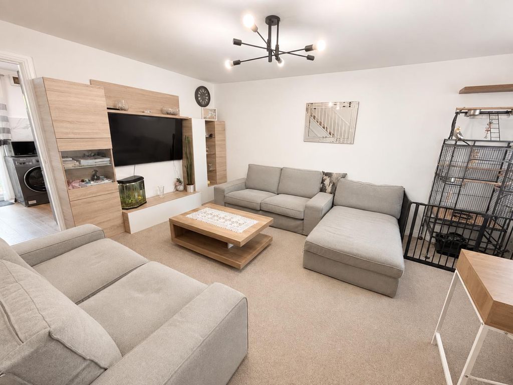 Property photo 3 of 14 Lounge