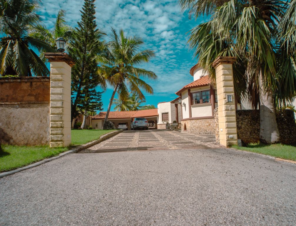 Property photo 3 of 35