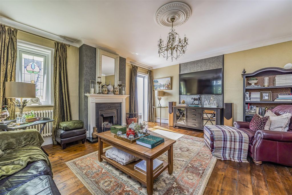 Property photo 2 of 34 102 Havant Road, Portsmouth-Porticomarketing-Soldb