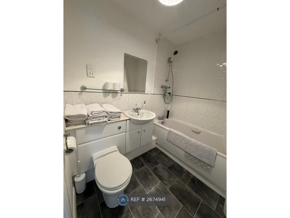 Property photo 3 of 9 Bathroom 1