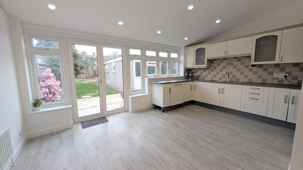 Property photo 3 of 14 Image