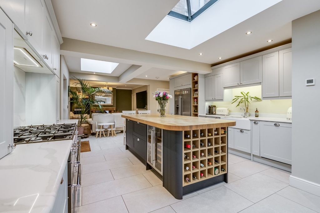 Property photo 3 of 23 Picture No. 14