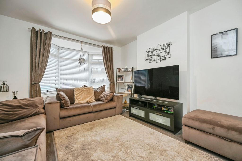 Property photo 3 of 22 Pbox-Img.Jpg