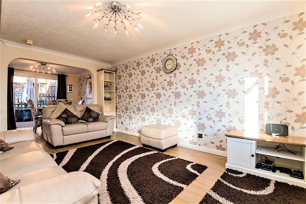 Property photo 2 of 11 Living Room