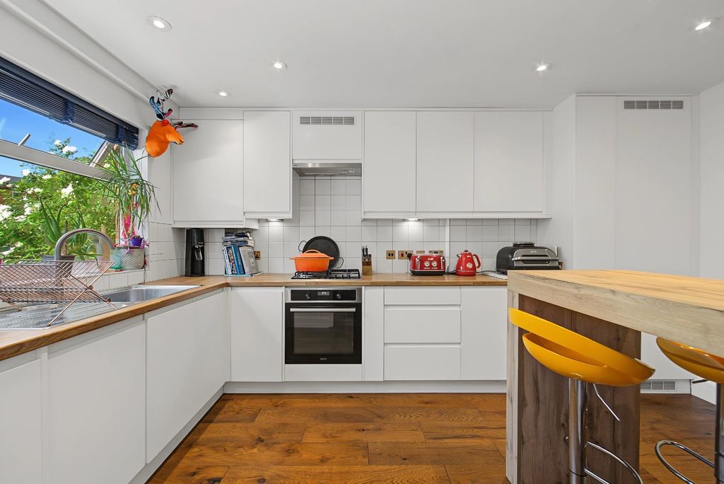 Property photo 1 of 15 Kitchen
