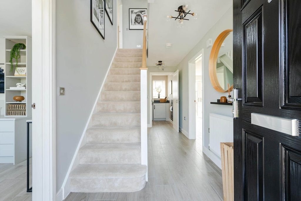 Property photo 2 of 13 Hallway Of The Shilford