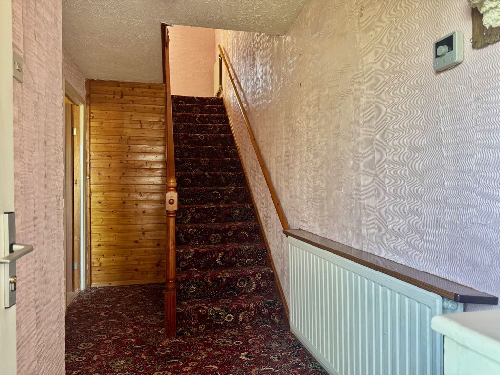 Property photo 2 of 21 Entrance Hall