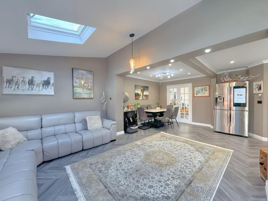 Property photo 3 of 18 Family Room-Dining Area.Jpg