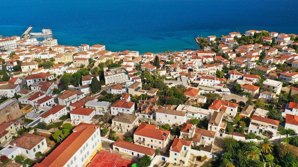 Property photo 2 of 28