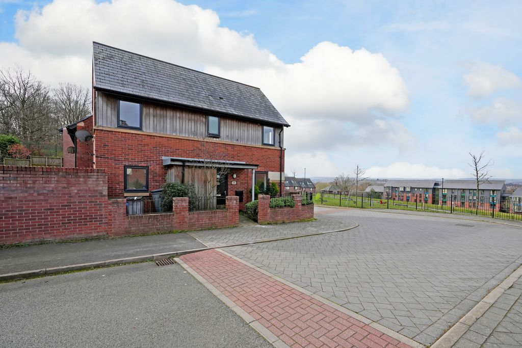 Property photo 1 of 20 External