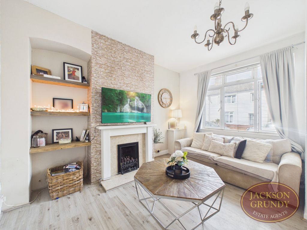 Property photo 2 of 9 Naseby Street