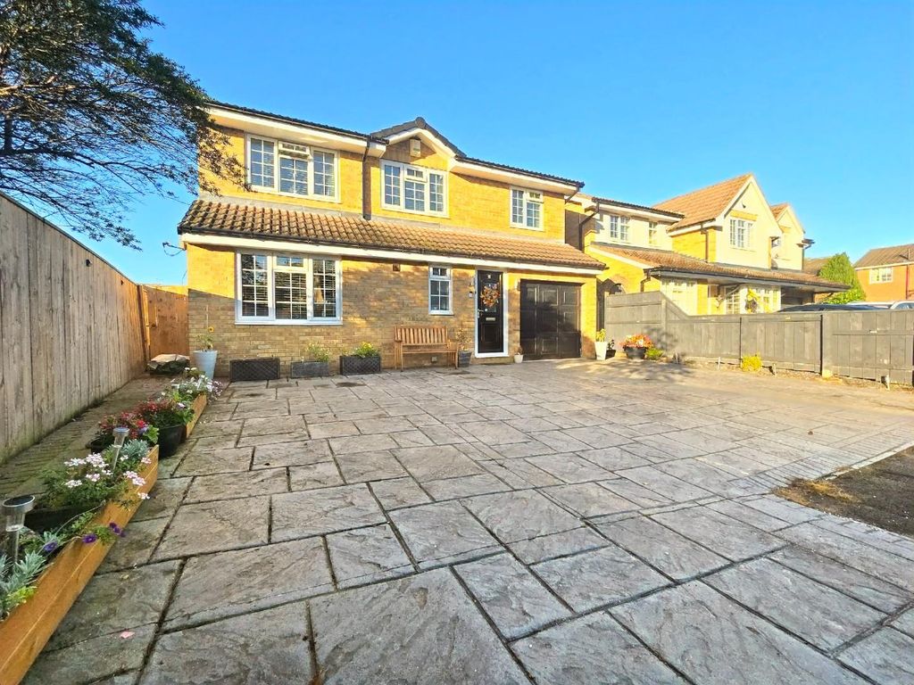 Property photo 1 of 21 Front