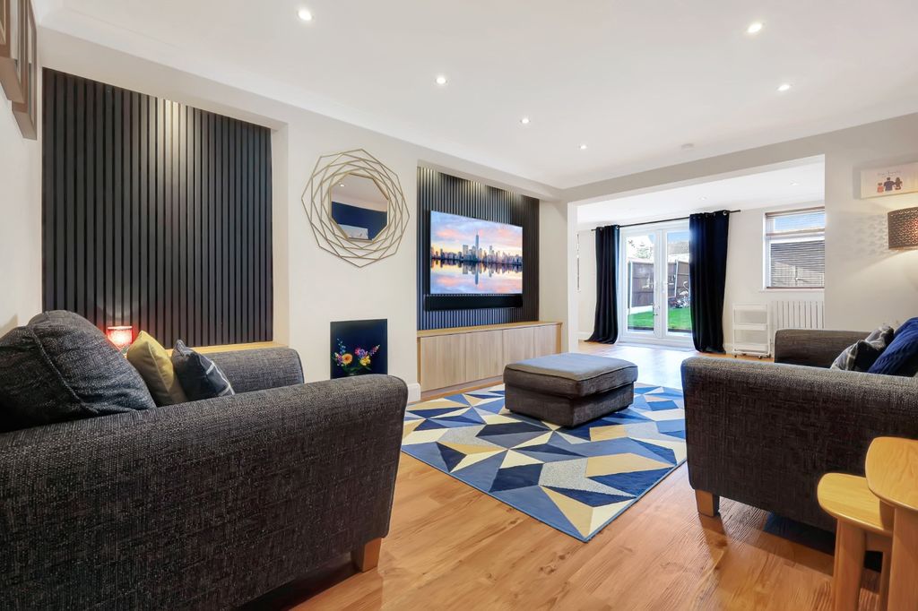 Property photo 2 of 19 4847084