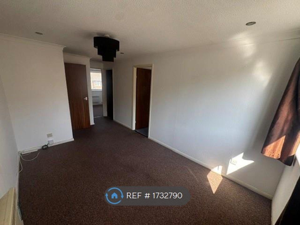 Property photo 3 of 6 Lounge