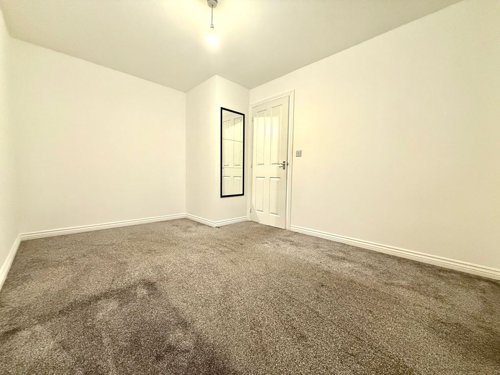 Property photo 3 of 6 Bedroom