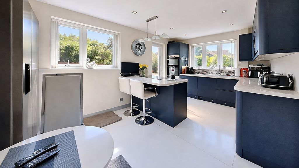 Property photo 3 of 14