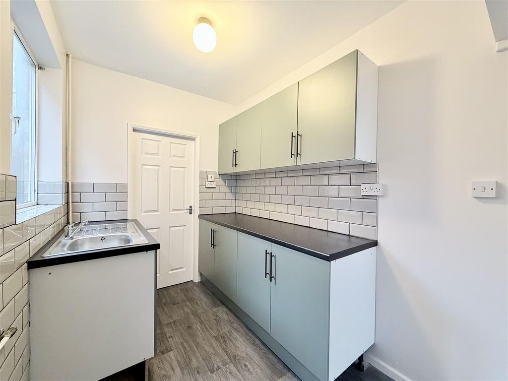 Property photo 2 of 18 Kitchen