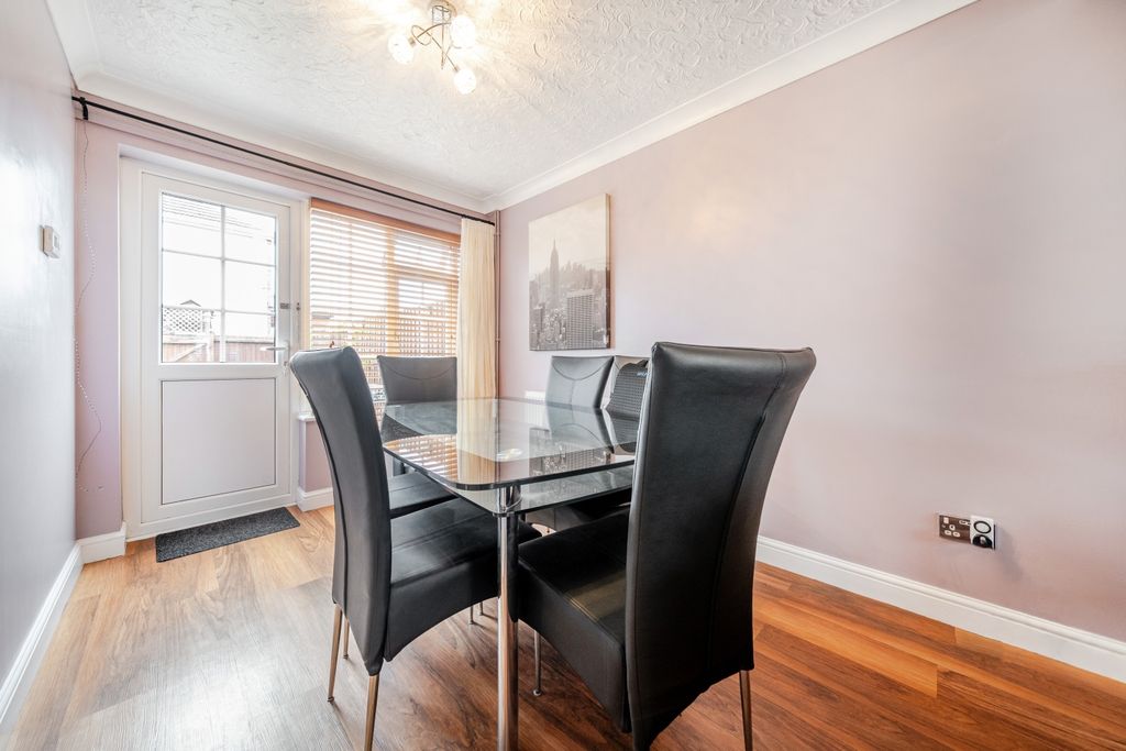 Property photo 3 of 11 Alconbury Close Dining Room